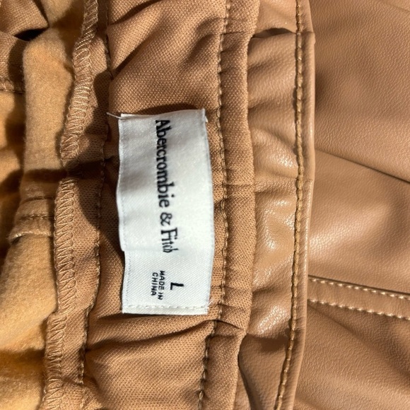 ABERCROMBIE &  FITCH Sz L Paperback Waist Drawstring Faux Leather Joggers Pants - Picture 5 of 9